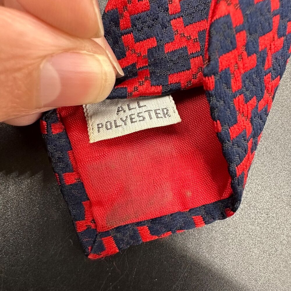Vintage Tie 1960s Red Navy Beau Brummell Gentry Necktie Polyester Mid Century - Picture 4 of 6